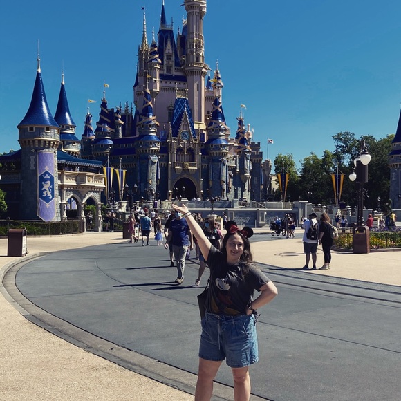 Meet your Posher, Allison - Picture 1 of 1